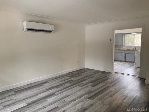 7073 &7075 Island Hwy, Bowser, BC - Indoor Photo Showing Other Room