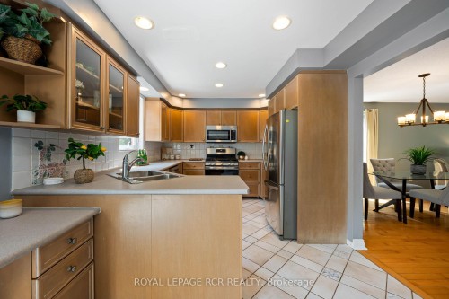 113 Meadow Drive, Orangeville, ON - Indoor Photo Showing Kitchen With Double Sink