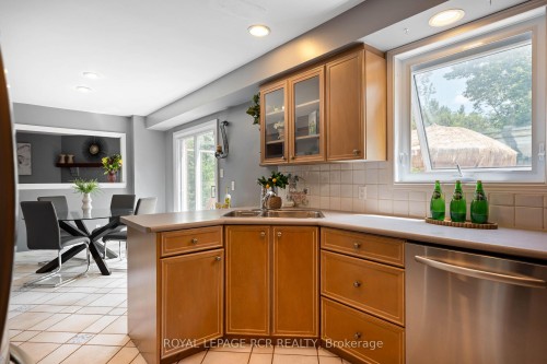 113 Meadow Drive, Orangeville, ON - Indoor Photo Showing Kitchen With Double Sink