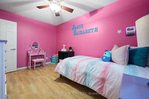 113 Meadow Drive, Orangeville, ON - Indoor Photo Showing Bedroom