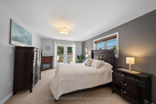 1037 Clare Avenue, Cambridge, ON - Indoor Photo Showing Bedroom