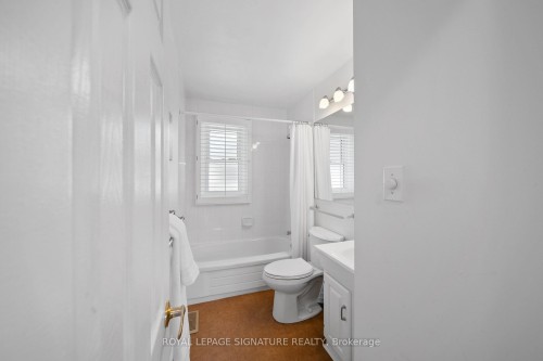 1037 Clare Avenue, Cambridge, ON - Indoor Photo Showing Bathroom