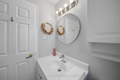 1037 Clare Avenue, Cambridge, ON - Indoor Photo Showing Bathroom