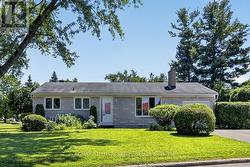 20 CRAMER DRIVE  Ottawa, ON K2H 5X5