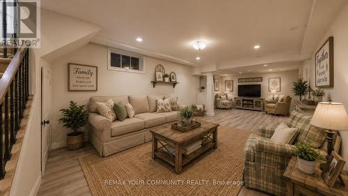 4219 Stouffville Road, Whitchurch-Stouffville, ON - Indoor Photo Showing Living Room