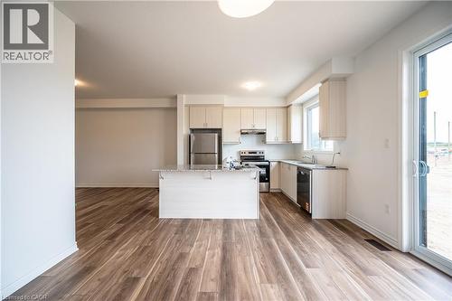319 Rosenberg Way, Kitchener, ON - Indoor Photo Showing Kitchen