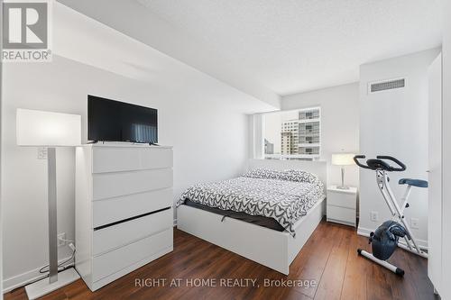 1612 - 38 Lee Centre Drive, Toronto, ON - Indoor Photo Showing Bedroom
