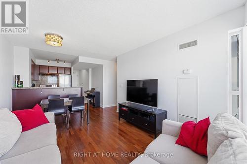 1612 - 38 Lee Centre Drive, Toronto, ON - Indoor Photo Showing Living Room