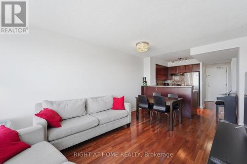 1612 - 38 Lee Centre Drive, Toronto, ON - Indoor Photo Showing Living Room