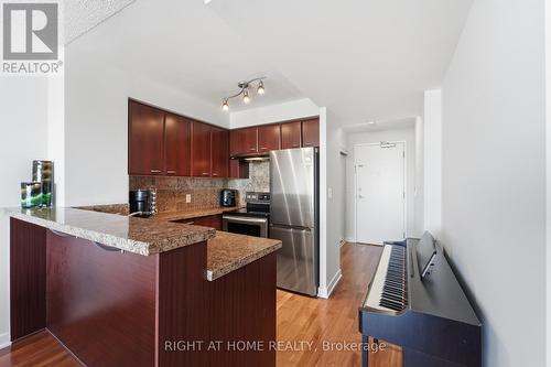 1612 - 38 Lee Centre Drive, Toronto, ON - Indoor Photo Showing Kitchen With Stainless Steel Kitchen