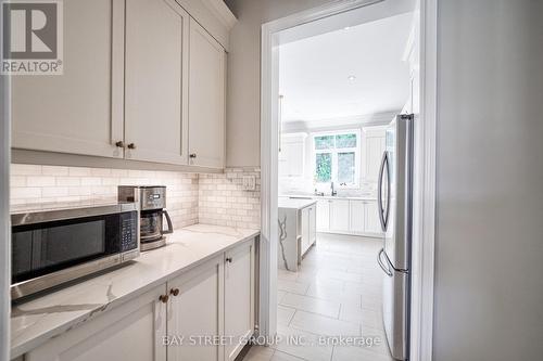 23 Trail Boulevard, Springwater, ON - Indoor Photo Showing Kitchen With Upgraded Kitchen