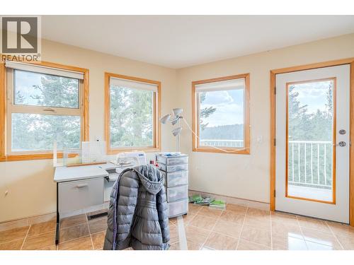 4882 Gloinnzun Crescent, 108 Mile Ranch, BC - Indoor