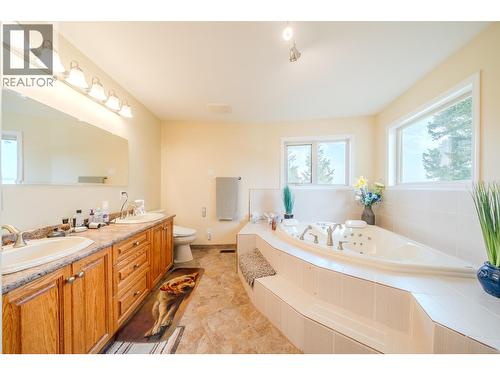 4882 Gloinnzun Crescent, 108 Mile Ranch, BC - Indoor Photo Showing Bathroom
