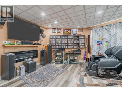 4882 Gloinnzun Crescent, 108 Mile Ranch, BC - Indoor With Fireplace