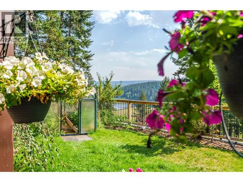 4882 Gloinnzun Crescent, 108 Mile Ranch, BC - Outdoor