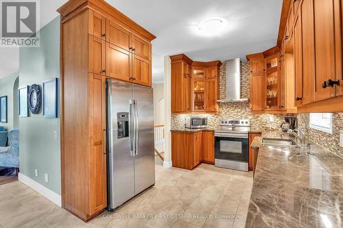 6983 Lakes Park Drive, Ottawa, ON - Indoor Photo Showing Kitchen