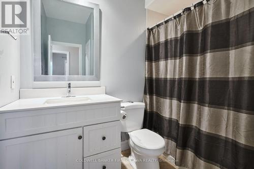 6983 Lakes Park Drive, Ottawa, ON - Indoor Photo Showing Bathroom