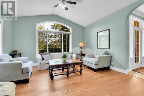 6983 Lakes Park Drive, Ottawa, ON - Indoor Photo Showing Living Room