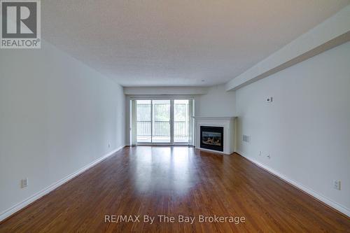 8 - 30 Mulligan Lane, Wasaga Beach, ON - Indoor Photo Showing Living Room With Fireplace
