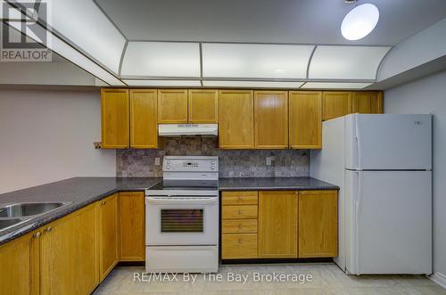 8 - 30 Mulligan Lane, Wasaga Beach, ON - Indoor Photo Showing Kitchen