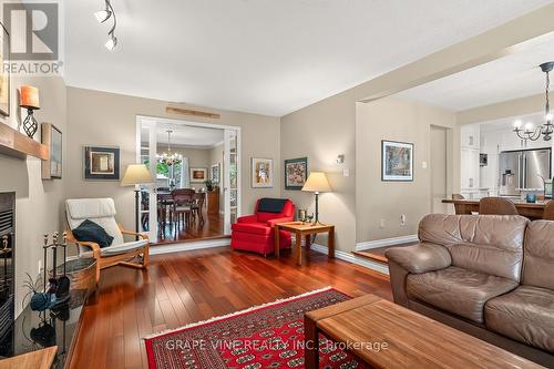 36 Baslaw Drive, Ottawa, ON - Indoor Photo Showing Living Room