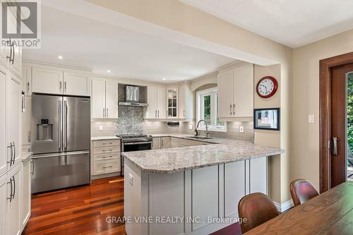 36 Baslaw Drive, Ottawa, ON - Indoor Photo Showing Kitchen With Upgraded Kitchen