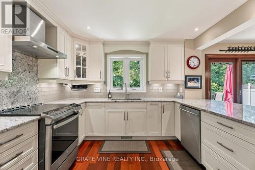 36 Baslaw Drive, Ottawa, ON - Indoor Photo Showing Kitchen With Upgraded Kitchen