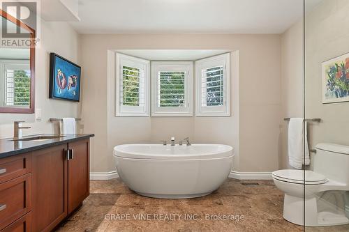 36 Baslaw Drive, Ottawa, ON - Indoor Photo Showing Bathroom