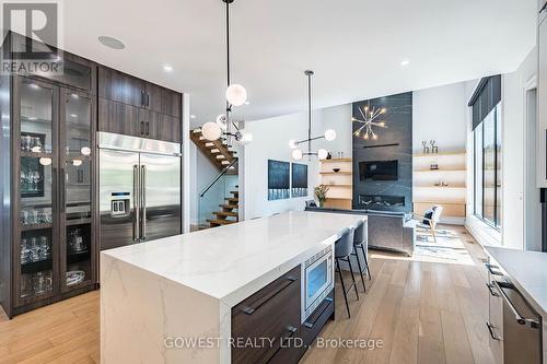 402 Niar Avenue, Mississauga, ON - Indoor Photo Showing Kitchen With Upgraded Kitchen