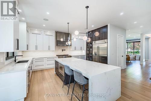 402 Niar Avenue, Mississauga, ON - Indoor Photo Showing Kitchen With Upgraded Kitchen