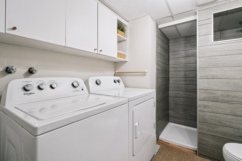 Salle de lavage - 111 Rue Forget, Napierville, QC - Indoor Photo Showing Laundry Room