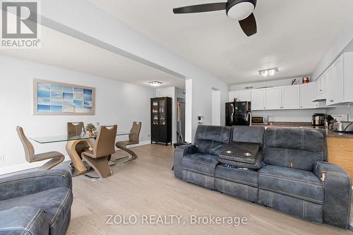 176 Fairwood Drive, Georgina, ON - Indoor Photo Showing Living Room