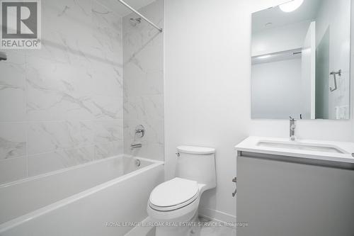 801 - 395 Dundas Street W, Oakville, ON - Indoor Photo Showing Bathroom