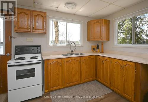 41 Deerfield Road, Mckellar, ON - Indoor Photo Showing Kitchen With Double Sink