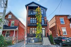 UNIT B - 82 THIRD AVENUE  Ottawa, ON K1S 2J8