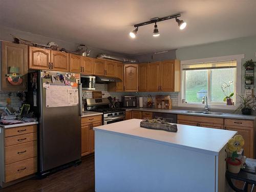 16 James Road, Kenora, ON - Indoor Photo Showing Kitchen With Double Sink