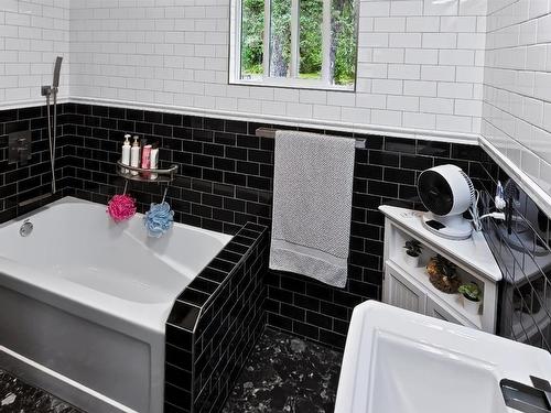 3188 Highway 596, Keewatin, ON - Indoor Photo Showing Bathroom
