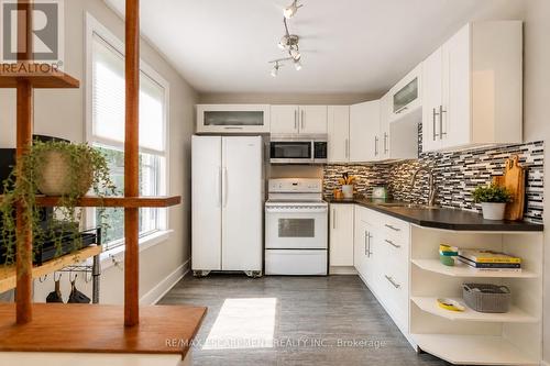 365 East 22Nd Street, Hamilton, ON - Indoor Photo Showing Kitchen