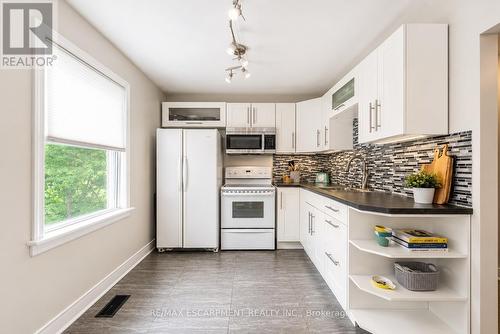 365 East 22Nd Street, Hamilton, ON - Indoor Photo Showing Kitchen