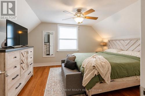 365 East 22Nd Street, Hamilton, ON - Indoor Photo Showing Bedroom