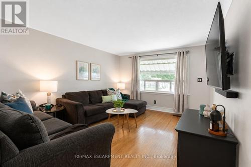 365 East 22Nd Street, Hamilton, ON - Indoor Photo Showing Living Room