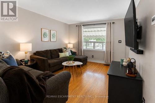 365 East 22Nd Street, Hamilton, ON - Indoor Photo Showing Living Room