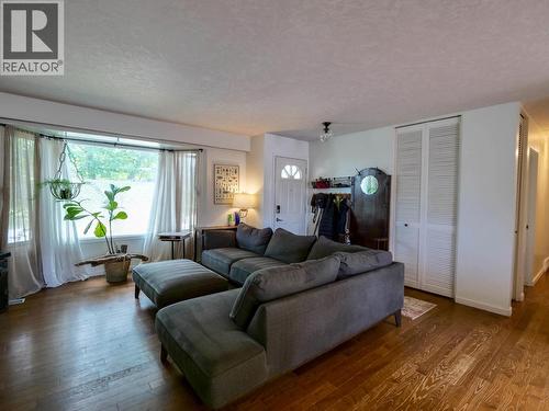 1291 Picard Avenue, Quesnel, BC - Indoor Photo Showing Living Room