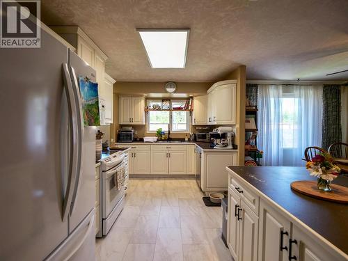 1291 Picard Avenue, Quesnel, BC - Indoor Photo Showing Kitchen With Double Sink