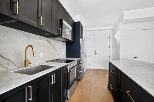 Kitchen - 802-1000 Rue Levert, Montréal (Verdun/Île-Des-Soeurs), QC - Indoor Photo Showing Kitchen With Upgraded Kitchen