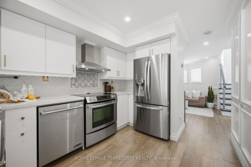 148-10 Merchant Lane, Toronto, ON - Indoor Photo Showing Kitchen