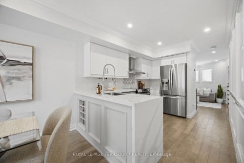 148-10 Merchant Lane, Toronto, ON - Indoor Photo Showing Kitchen With Upgraded Kitchen