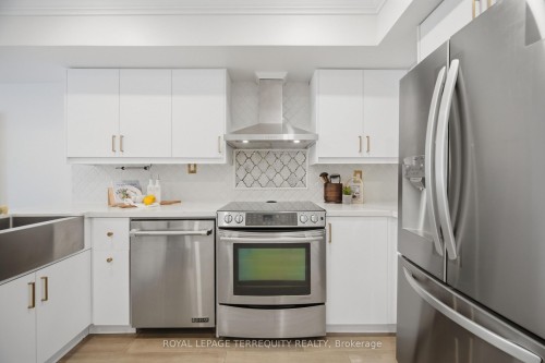 148-10 Merchant Lane, Toronto, ON - Indoor Photo Showing Kitchen