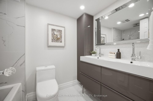 148-10 Merchant Lane, Toronto, ON - Indoor Photo Showing Bathroom