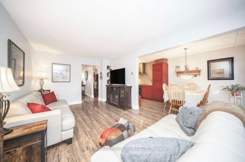 72-72 Carisbrooke Court, Brampton, ON - Indoor Photo Showing Living Room